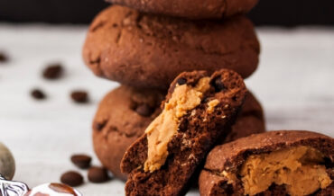 Delicious 4 Ingredients No-Bake Peanut Butter Chocolate Cookies