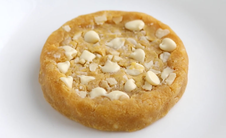 Keto White Chocolate Macadamia Nut Cookie